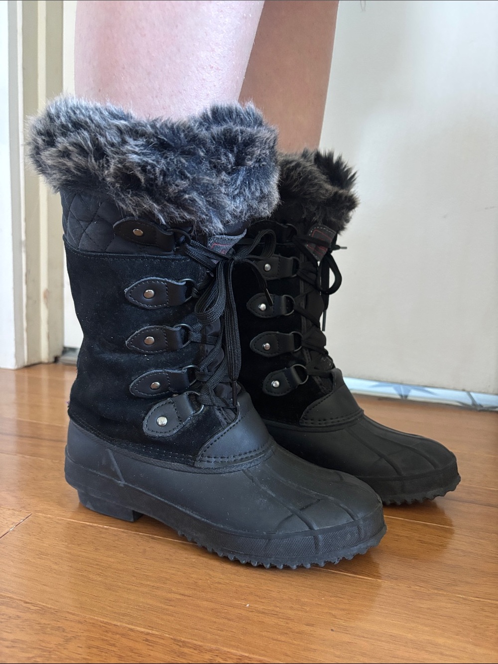 Khombu Black Women's Winter Lace-Up Fur-Trim Boots
